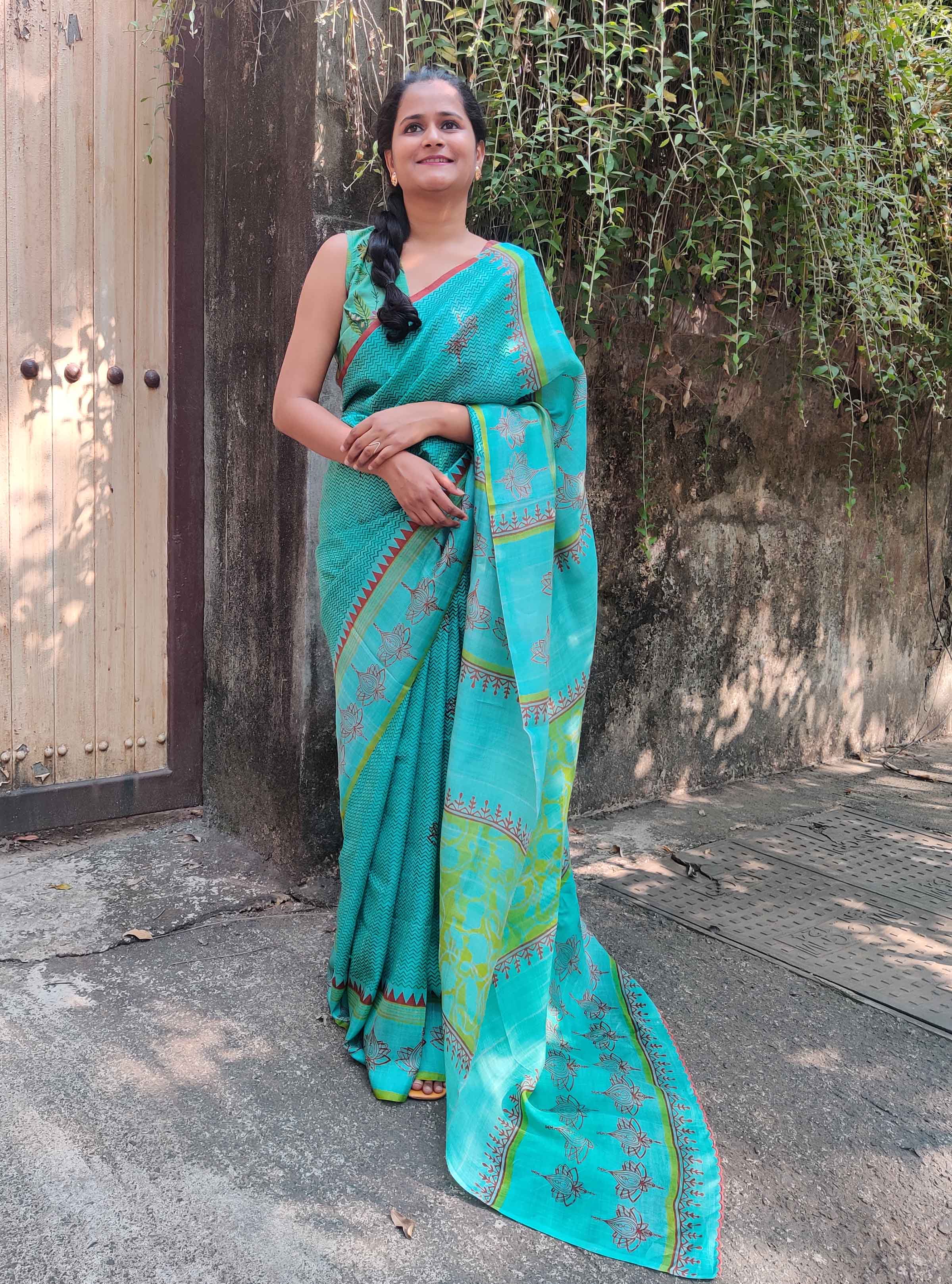 Buy Off White Silk Blend Woven Peacock And Lotus Motifs Border Saree For  Women by Nazaakat by Samara Singh Online at Aza Fashions.