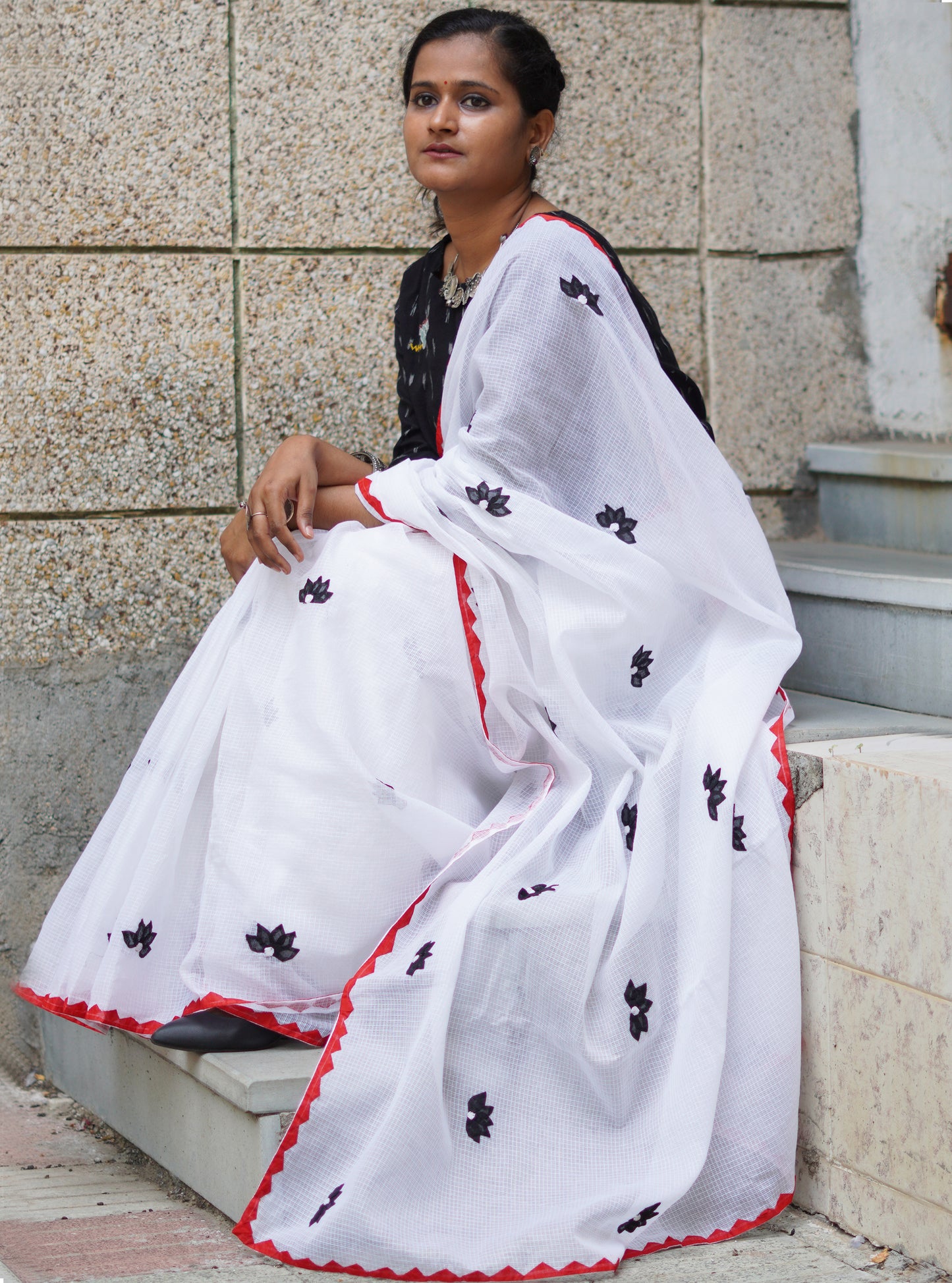 white lotus Phool-patti saree